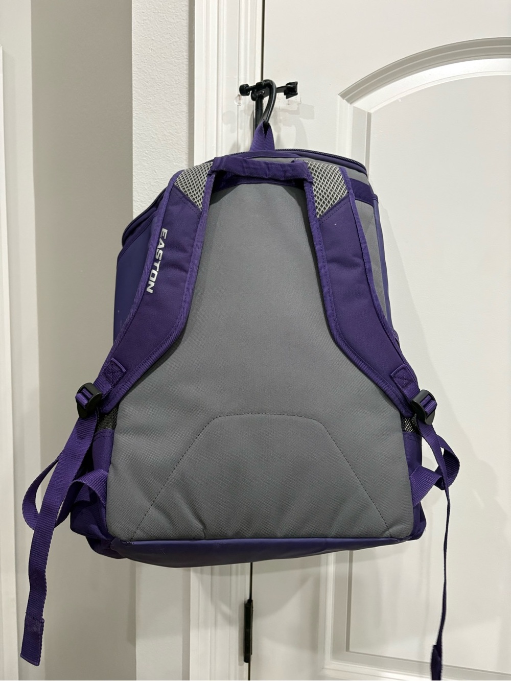 Easton Ghost NX fast pitch backpack in purple GUC 3 minor bottom wear spots - Picture 7 of 10